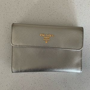 Brand New authentic Prada saffiano leather wallet/